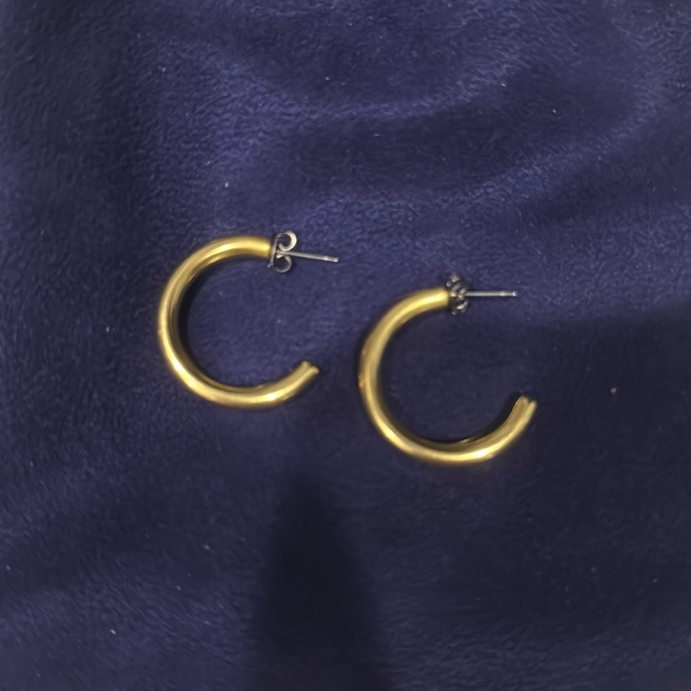 Yellow gold hoop earrings